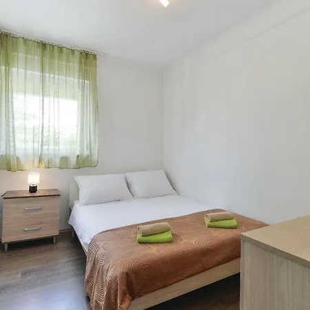 Dom wakacyjny Eight-bedroom Holiday In *